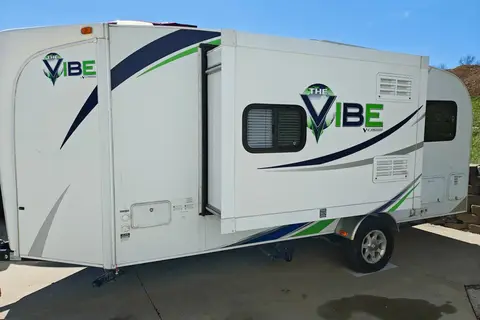 20' V-Cross Vibe, EZ Pullin' Lux Tent on Wheels!
