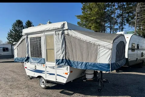 Small Palomino 801 Real-Lite Tent Trailer