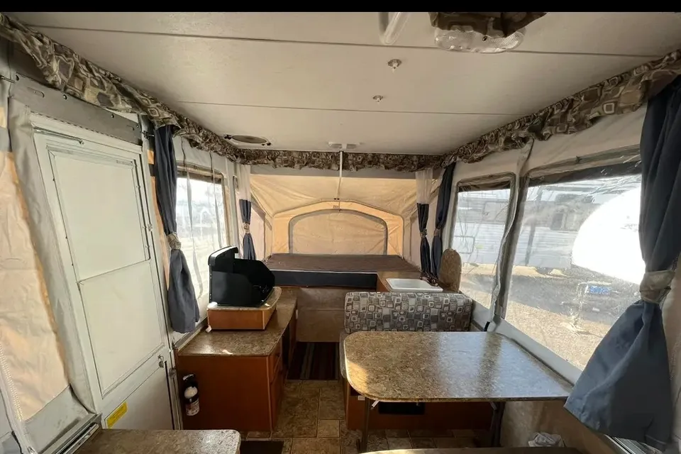 Small Palomino 801 Real-Lite Tent Trailer