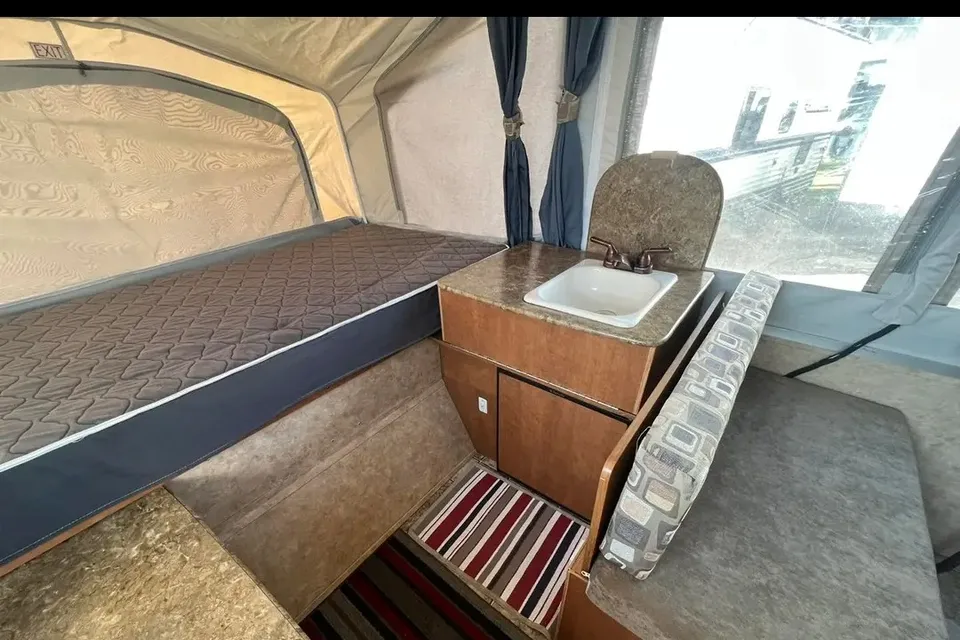 Small Palomino 801 Real-Lite Tent Trailer
