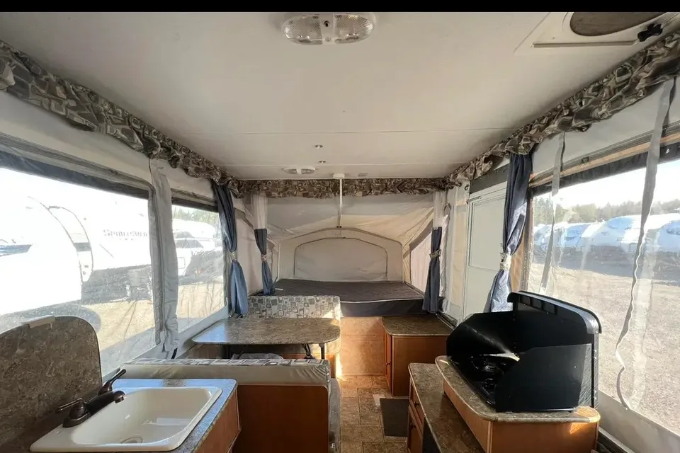 Small Palomino 801 Real-Lite Tent Trailer