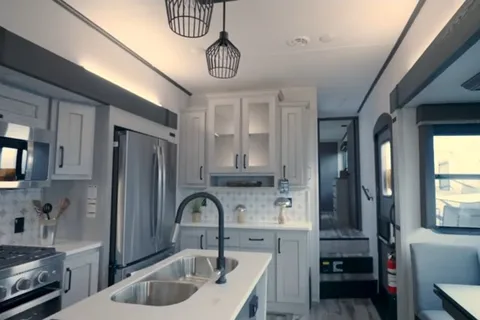 Robert's Keystone Montana High Country Fifth Wheel