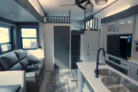 Robert's Keystone Montana High Country Fifth Wheel