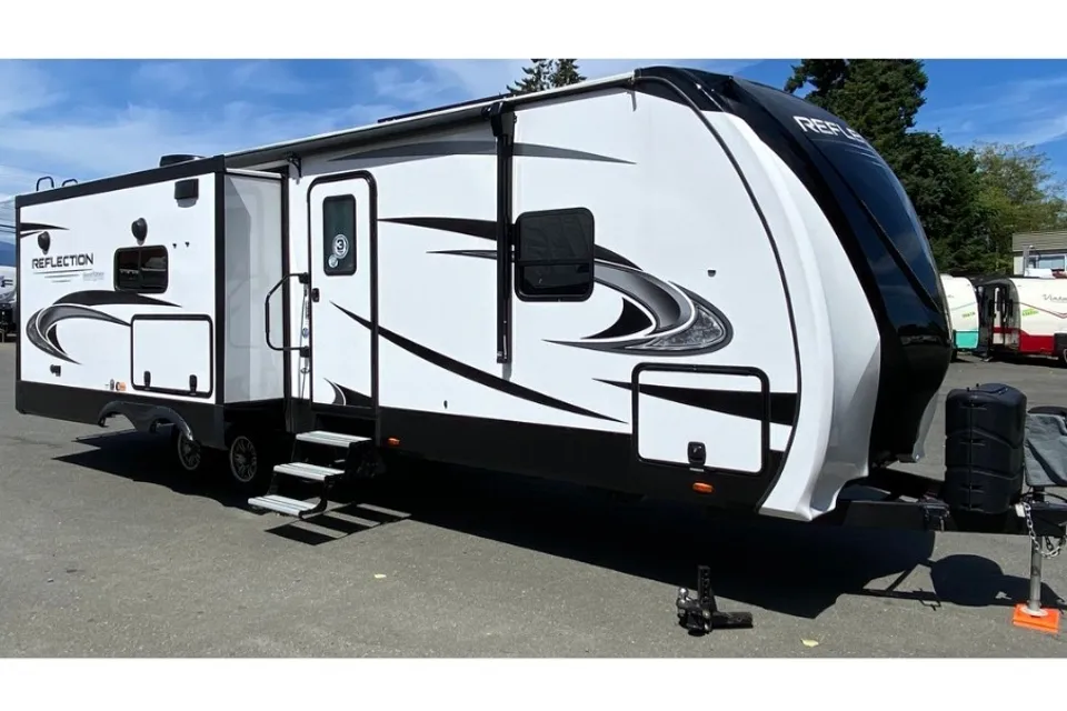 Mihael's GD Reflection Travel trailer