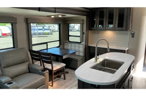 Mihael's GD Reflection Travel trailer
