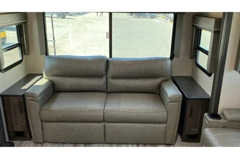 Mihael's GD Reflection Travel trailer