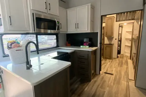 Justin's Cruiser RV South Fork Fifth Wheel