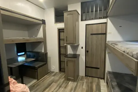Justin's Cruiser RV South Fork Fifth Wheel