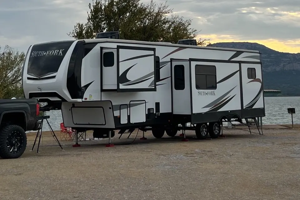 Justin's Cruiser RV South Fork Fifth Wheel