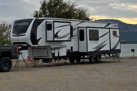 Justin's Cruiser RV South Fork Fifth Wheel