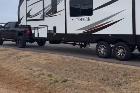 Justin's Cruiser RV South Fork Fifth Wheel