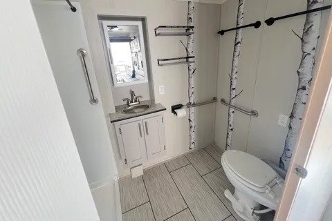 Firestorm - Huge Bathroom, Deck, Sleeps 2 Couples +