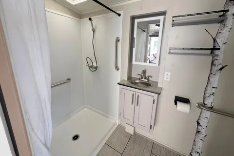 Firestorm - Huge Bathroom, Deck, Sleeps 2 Couples +