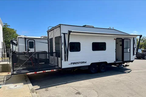 Firestorm - Huge Bathroom, Deck, Sleeps 2 Couples +