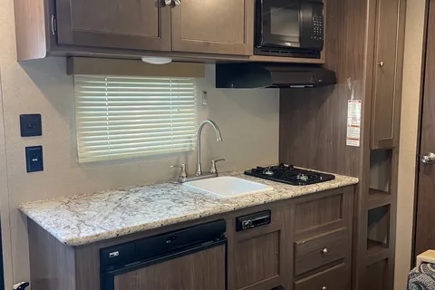 Hideout Bunkhouse-Easy Tow Camper Sleeps 5