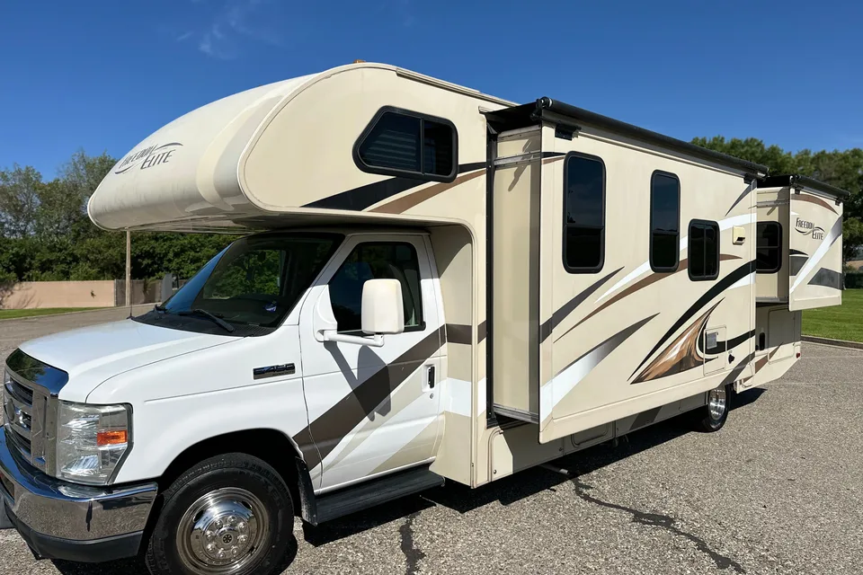 *New Listing* 2016 Thor Freedom Elite 29FE