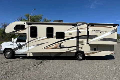 *New Listing* 2016 Thor Freedom Elite 29FE