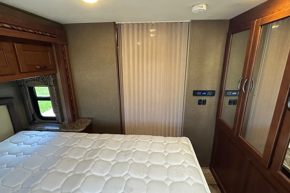 *New Listing* 2016 Thor Freedom Elite 29FE