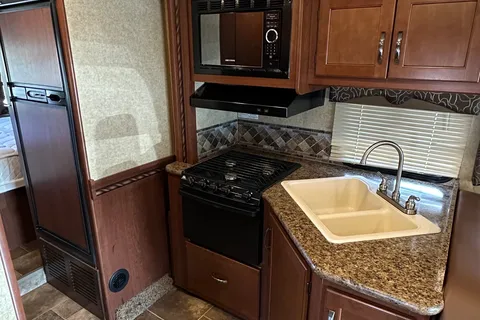 *New Listing* 2016 Thor Freedom Elite 29FE