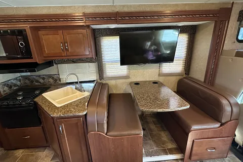 *New Listing* 2016 Thor Freedom Elite 29FE