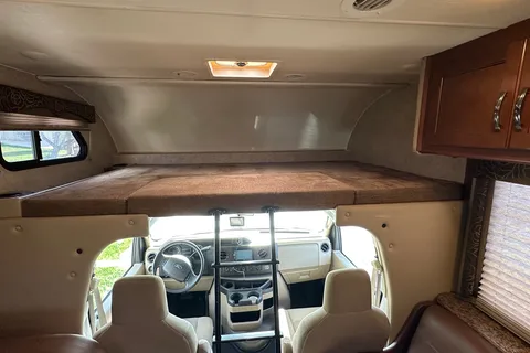 *New Listing* 2016 Thor Freedom Elite 29FE