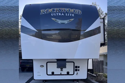 Cozy Coast Escape: 2020 Rockwood Ultra Lite 2888WS