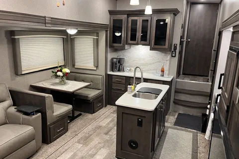 Cozy Coast Escape: 2020 Rockwood Ultra Lite 2888WS