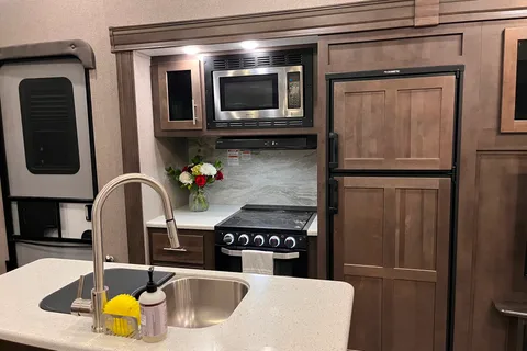 Cozy Coast Escape: 2020 Rockwood Ultra Lite 2888WS