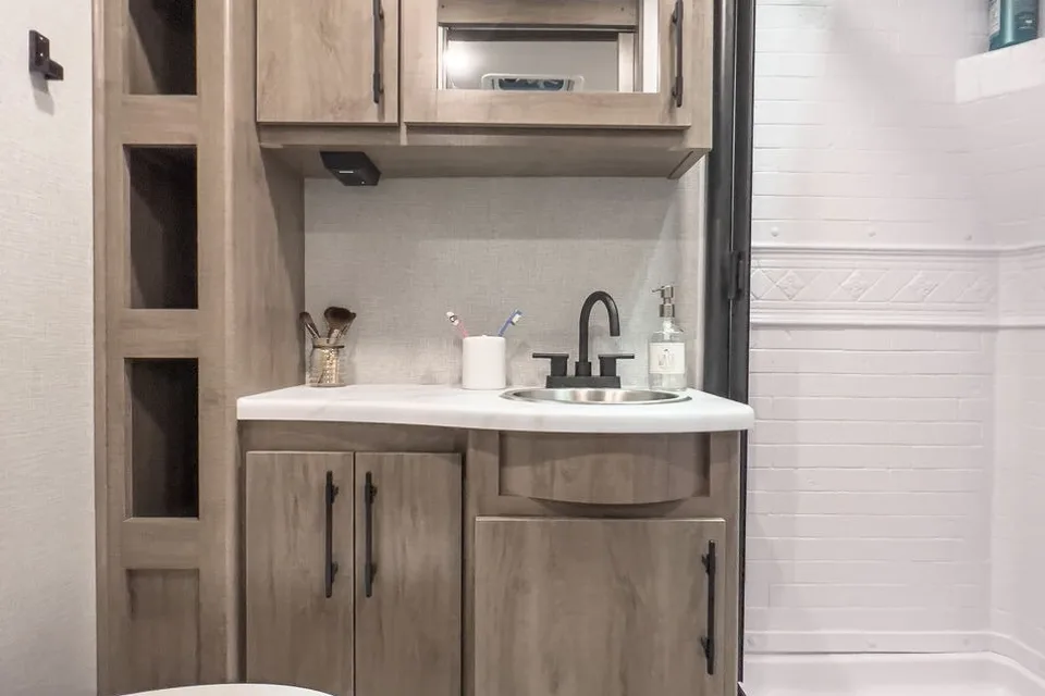 Fully Equipped Couples Glamping Travel Trailer