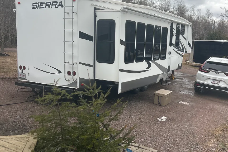 Sams Forest River sierra Fifth Wheel
