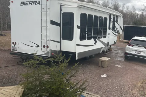 Sams Forest River sierra Fifth Wheel