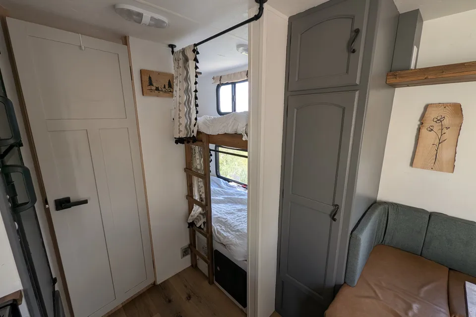 Brager's Coachmen Freedom express Travel Trailer