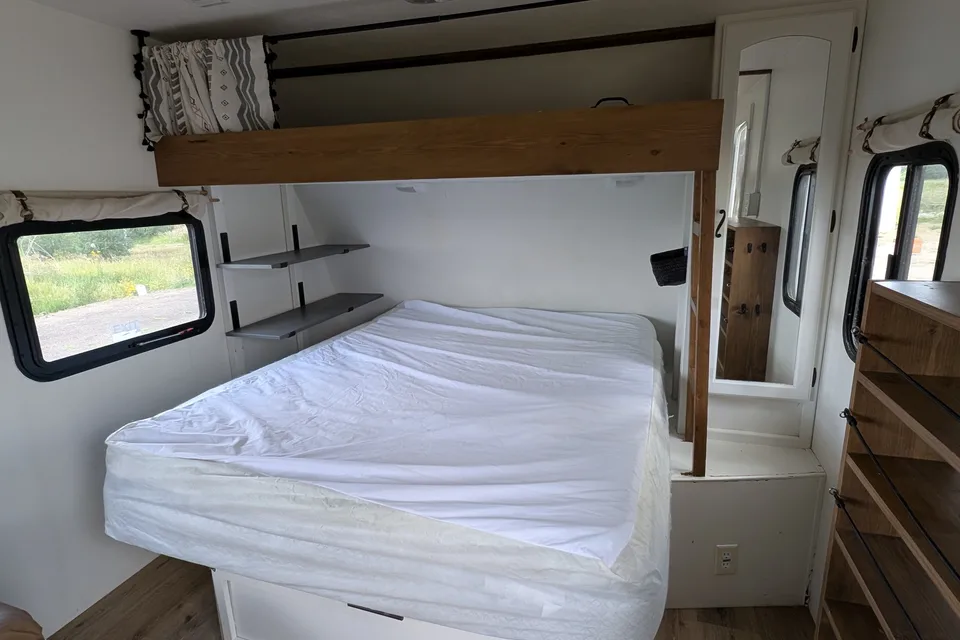 Brager's Coachmen Freedom express Travel Trailer