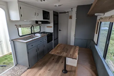 Brager's Coachmen Freedom express Travel Trailer