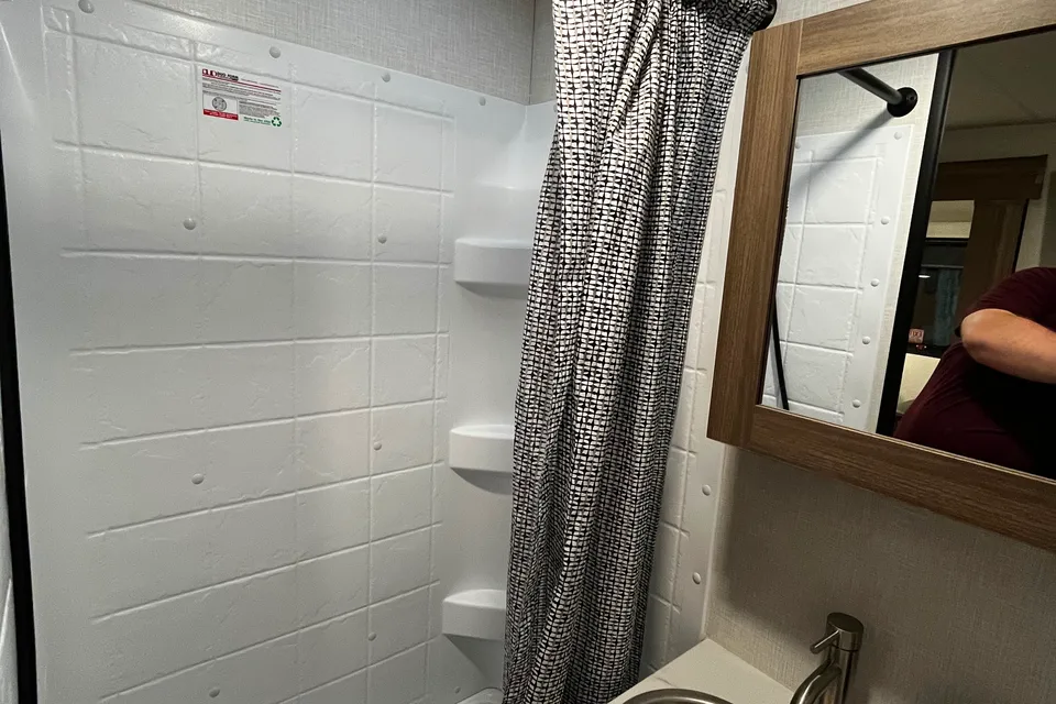 Home away from home! Fully stocked, Sleeps 4+, Pet friendly!!