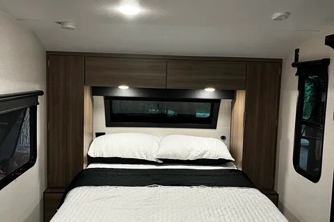 Home away from home! Fully stocked, Sleeps 4+, Pet friendly!!