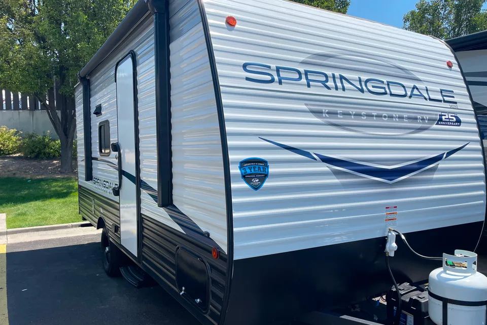 Mountain Munchkin - Easy Tow - Keystone Springdale 1800bh