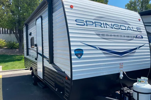 Mountain Munchkin - Easy Tow - Keystone Springdale 1800bh