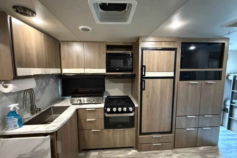 2021 Imagine Family Bunkhouse | Sleeps 8 | Blackstone Griddle | Delivery Available