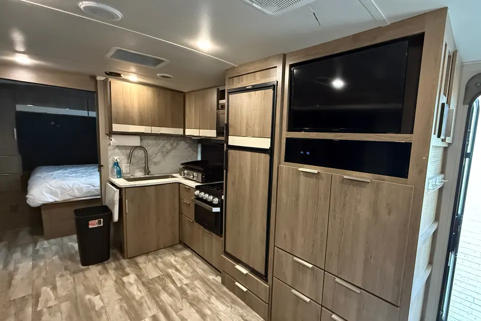 2021 Imagine Family Bunkhouse | Sleeps 8 | Blackstone Griddle | Delivery Available