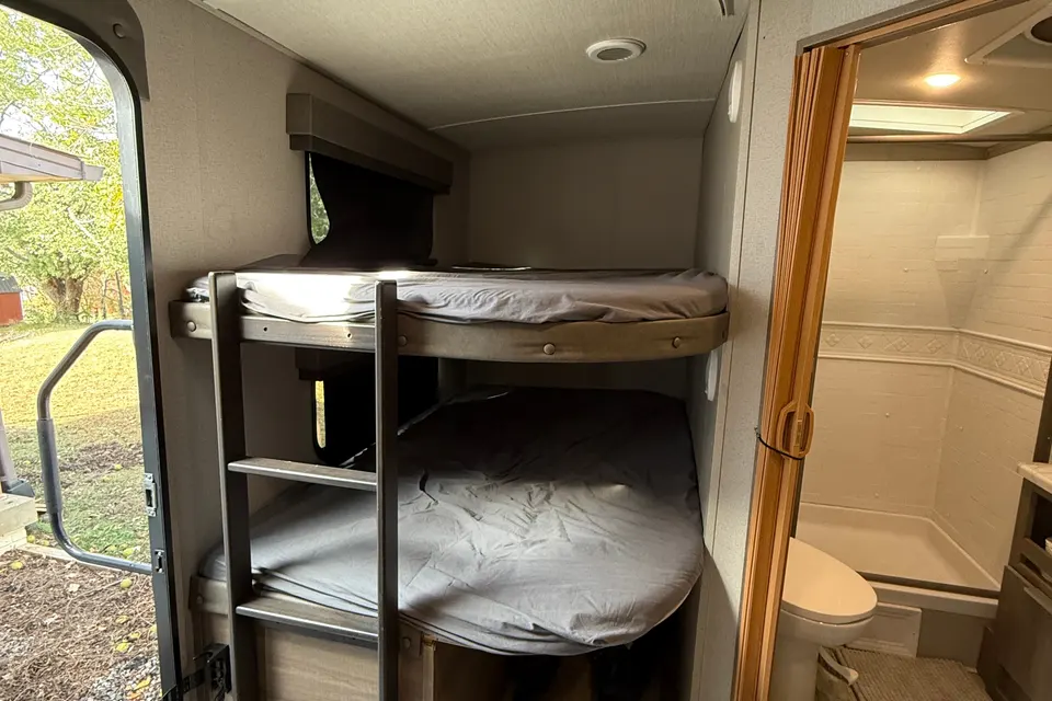 2021 Imagine Family Bunkhouse | Sleeps 8 | Blackstone Griddle | Delivery Available