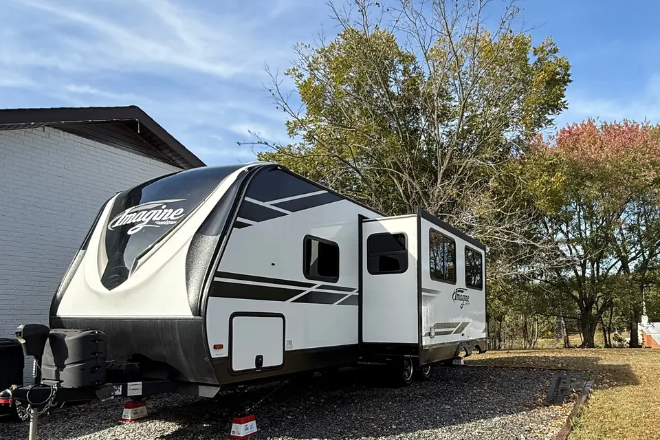 Delivered & Set Up | 2021 Imagine Bunkhouse | Sleeps 8 | Turnkey - Linens & Kitchen Included