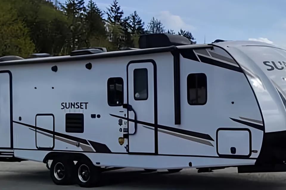 Brand New 2022 Crossroads Sunset Trail Super Lite Travel Trailer