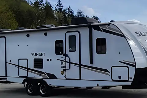 Brand New 2022 Crossroads Sunset Trail Super Lite Travel Trailer