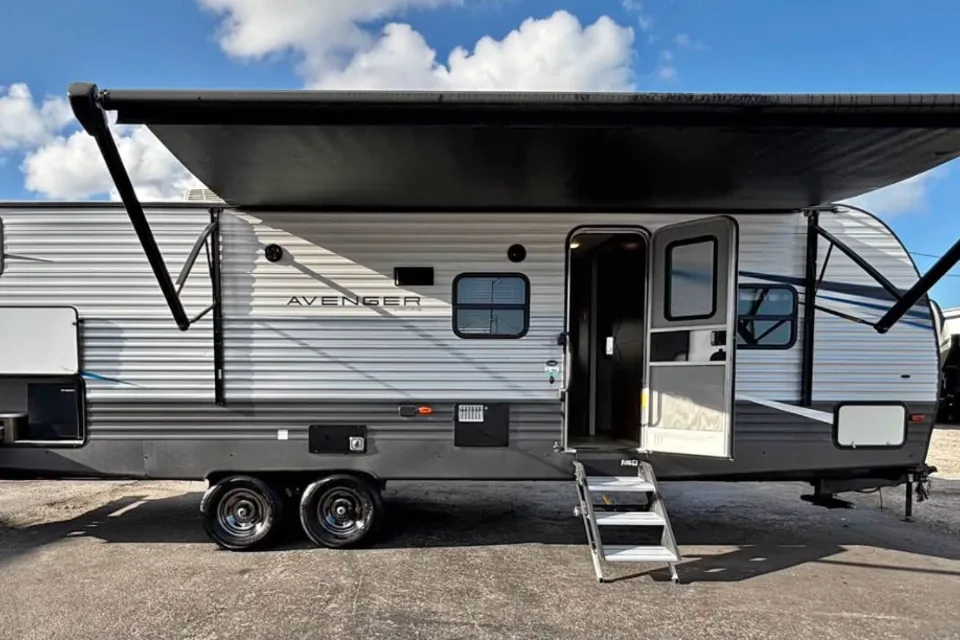 Jaydee's Prime Time 27 dbs Travel Trailer
