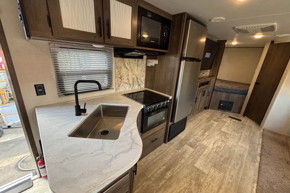 Jaydee's Prime Time 27 dbs Travel Trailer