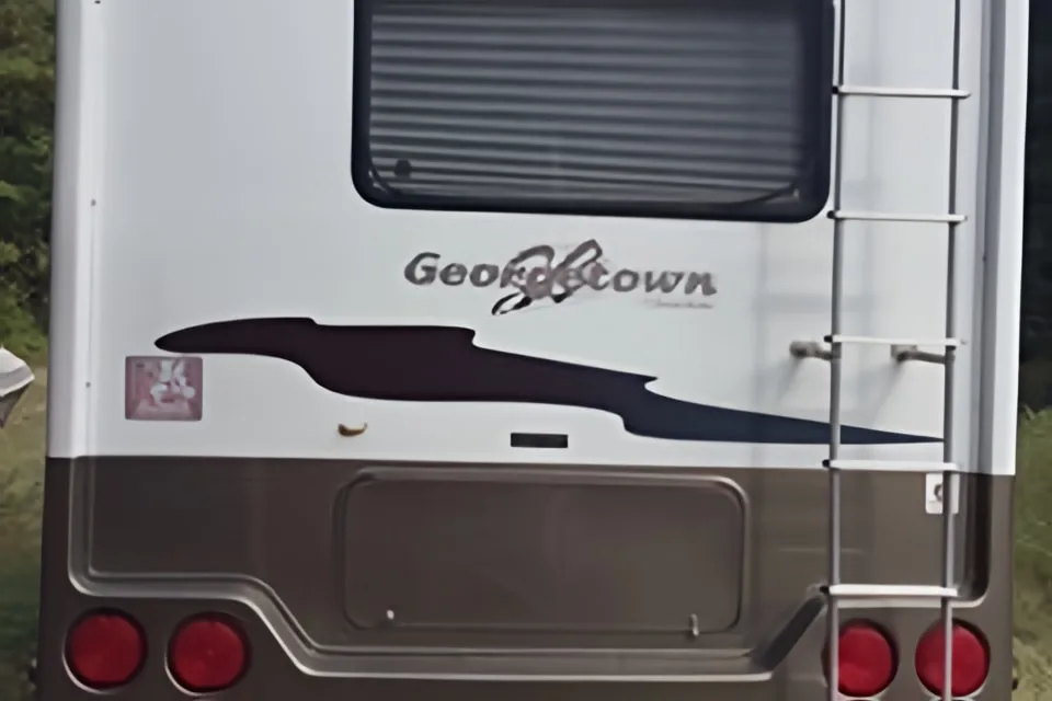 Sheldon's Forest River 2007 Georgetown 338 Class A