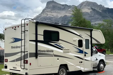 Char's Dream 2022 Winnebago
