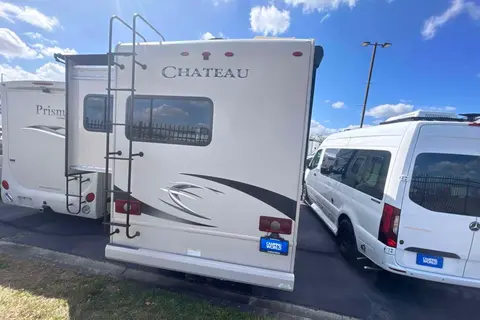Mercedes Thor Chateau Motor Coach 24fs Class C low milage 18k