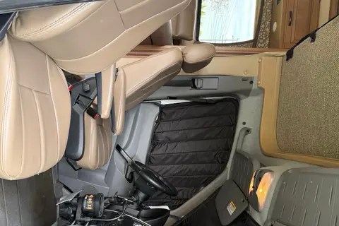 Mercedes Thor Chateau Motor Coach 24fs Class C low milage 18k